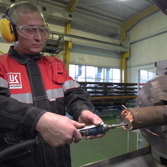 В Когалыме, на  токарном участке цеха ремонта и тестирования  УЭЦН, вот уже 10 лет трудится токарь 4  разряда Ильдар Барышников. Ответственный и  коммуникабельный работник гордится местом своей работы.